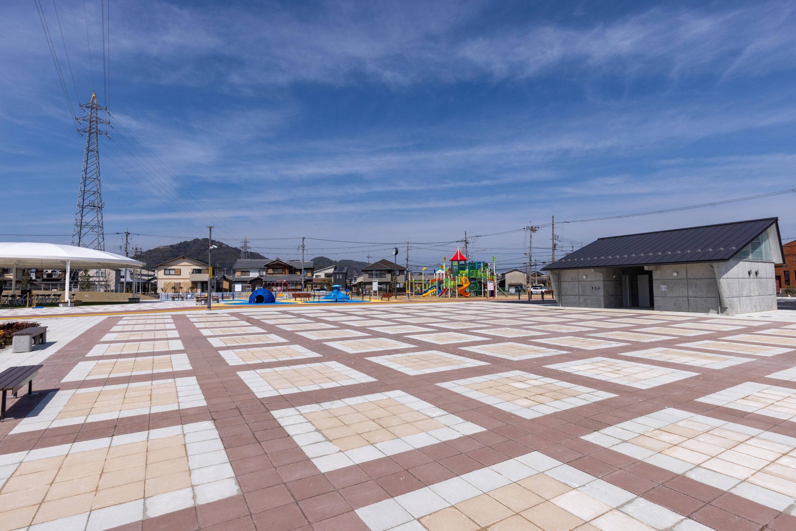 イベント広場は、各種催事やキッチンカーの出店など、多様な用途に対応可能な空間として整備しました。